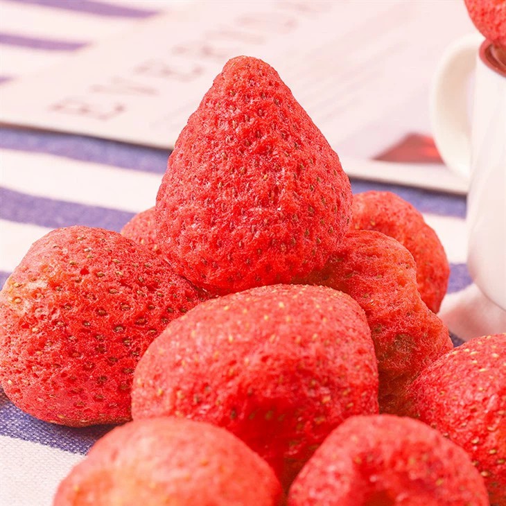 Whole Freeze Dried Strawberry